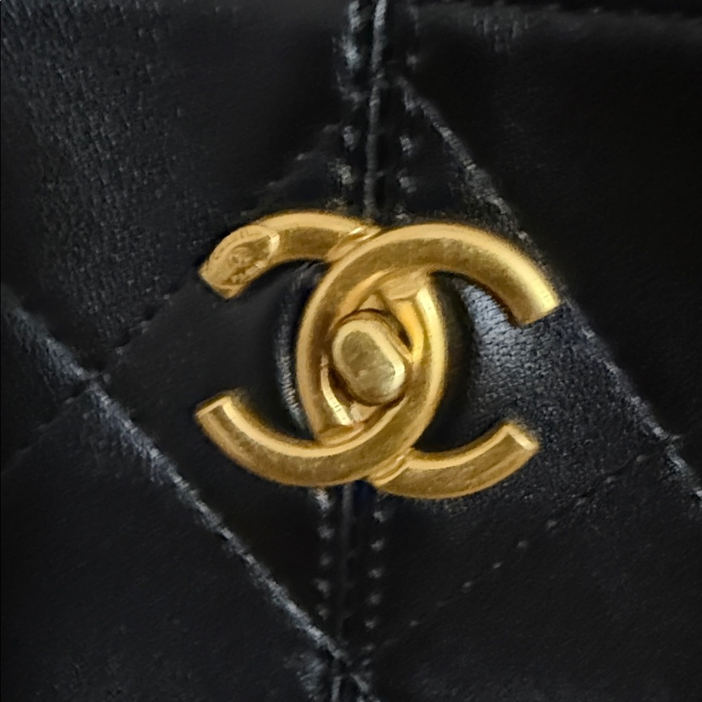 CHANEL VIP Black Quilted Shoulder Bag with Gold Hardware - Picture 3 of 12